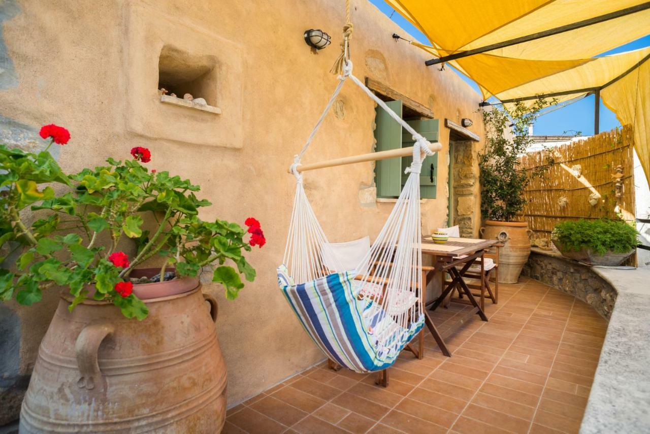 Private Studio In Historic House Lastros Exterior foto